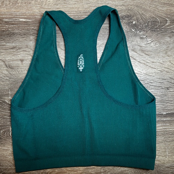 Free Throw Crop Tank Top - Picture 3 of 4